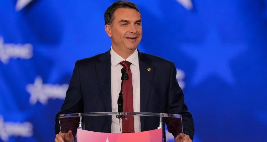 Estadão aponta “baixa estatura moral” de Flávio Bolsonaro e cobra ruptura da direita com bolsonarismo
