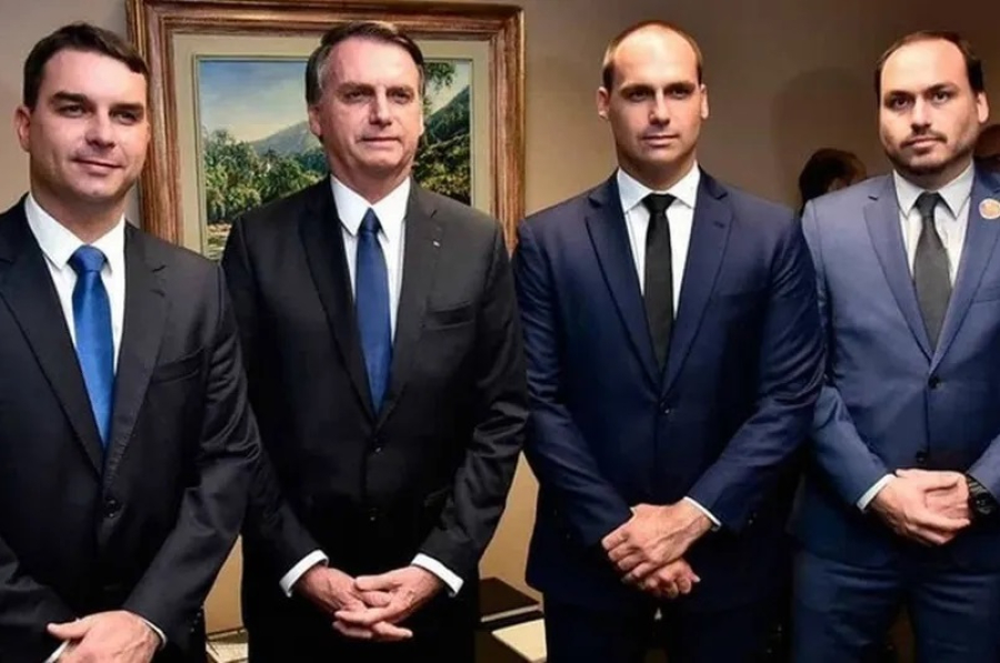 A BURRICE DOS BOLSONAROS