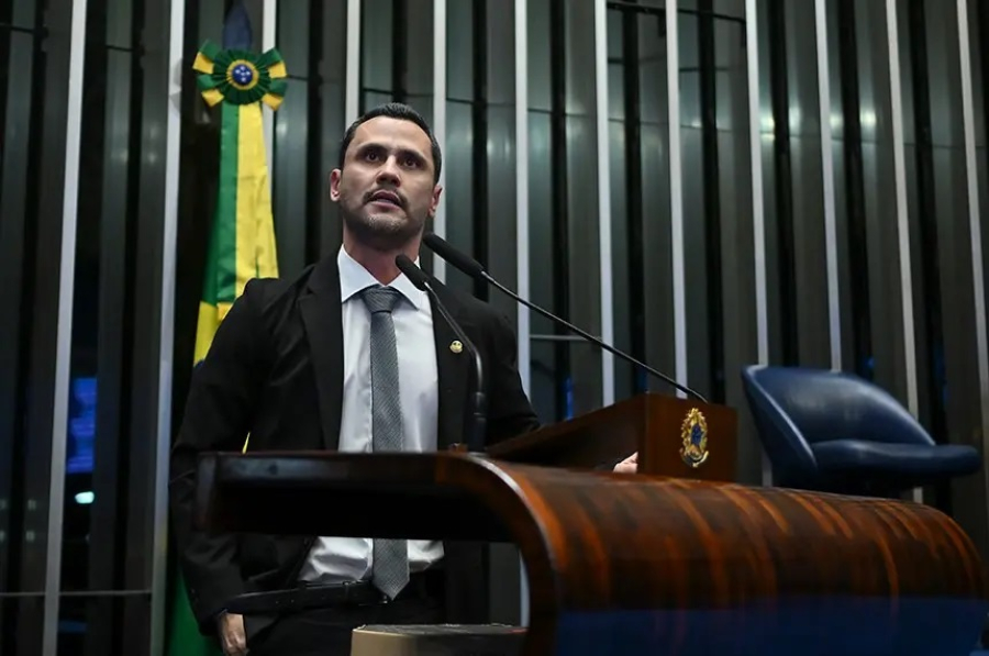 O senador bolsonarista que pode virar candidato após crise de Flávio