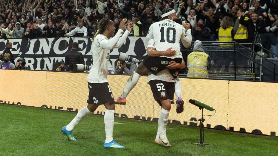 Na volta de Memphis, Labyad brilha com golaço
