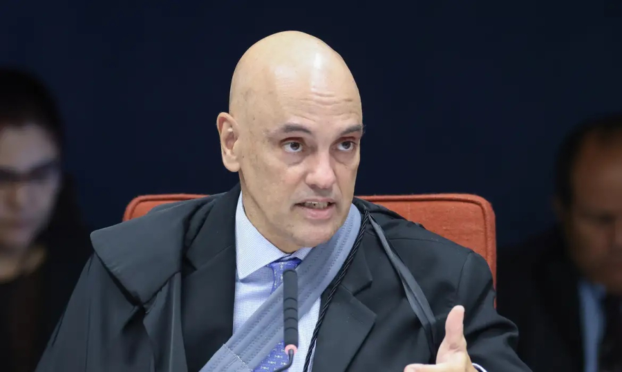 Moraes envia à PGR pedido para investigar recursos do filme de Bolsonaro