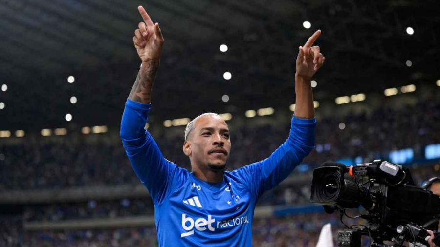 Matheus Pereira faz 'gol Puskás' e Cruzeiro goleia o Barcelona-EQU