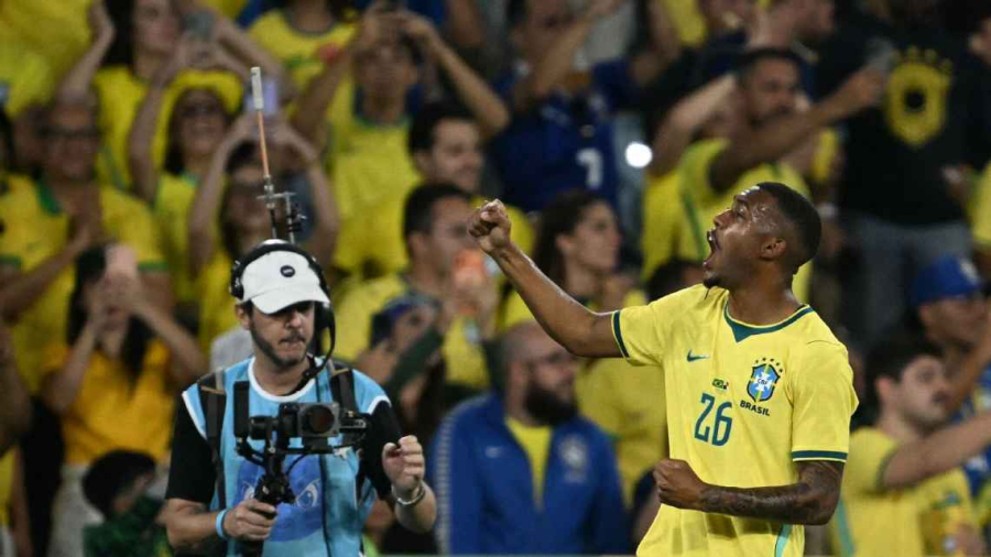 Seleção deslancha com reservas e se despede do Maracanã com goleada