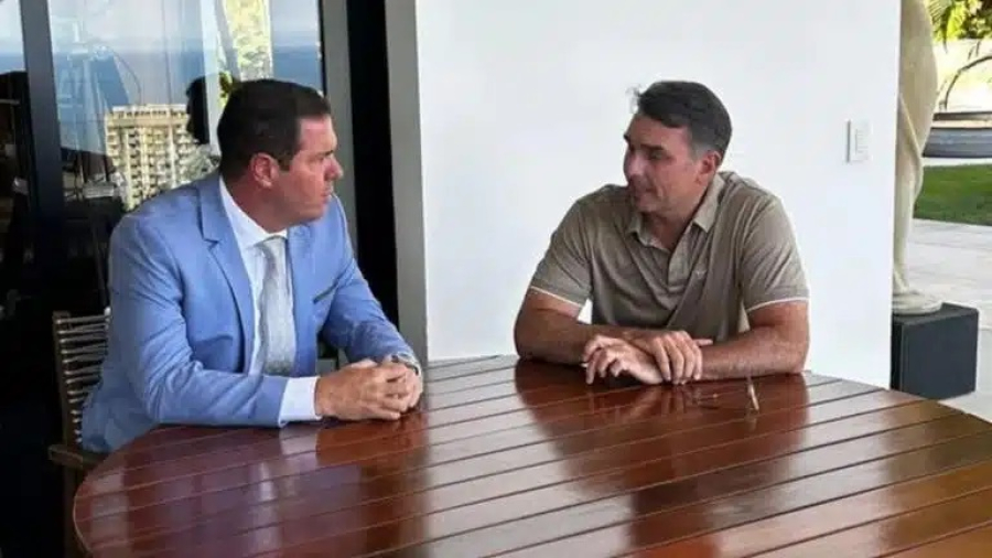 Deputado aciona PF para investigar conexões entre aliados de Flávio Bolsonaro e Comando Vermelho