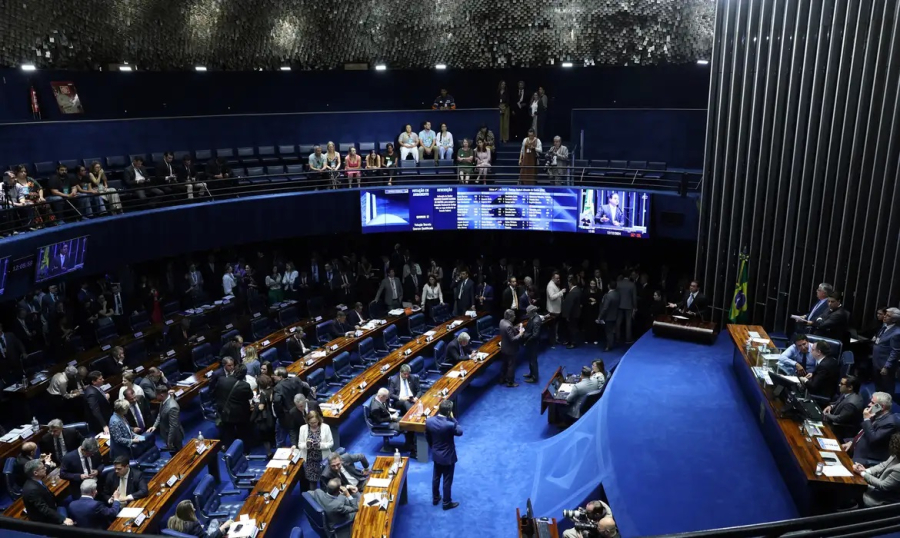 ABSURDO! Direita e extrema direita aprovam projeto que dificulta aborto para crianças por estupradores