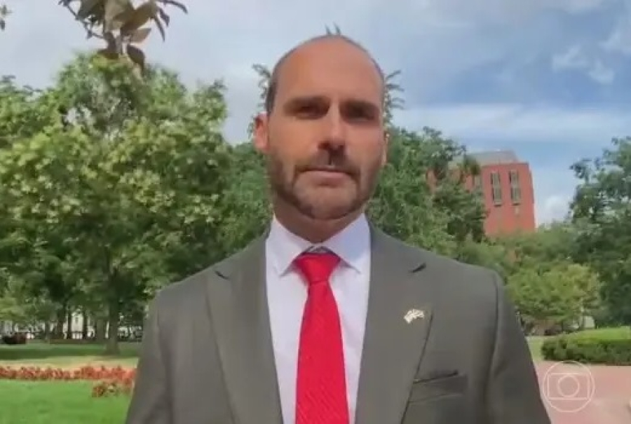 Eduardo Bolsonaro admite querer trocar Pix por sistema de pagamentos dos EUA