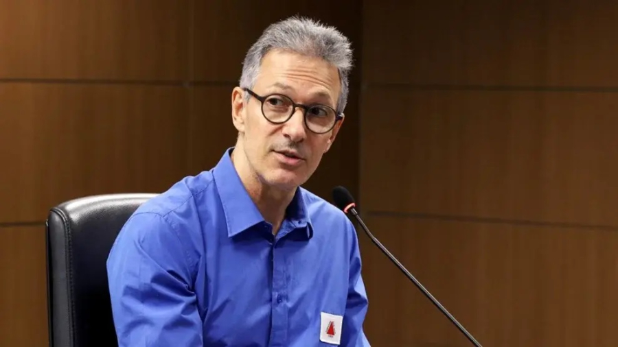 “Nunca fui próximo de Flávio Bolsonaro”, diz Zema ao atacá-lo novamente