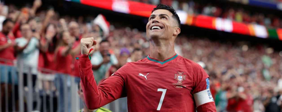Cristiano Ronaldo faz história e lidera goleada de Portugal