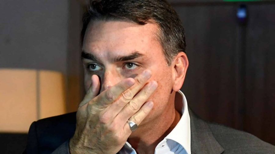 Rejeição a Flávio Bolsonaro dispara e chega a 60%, diz AtlasIntel
