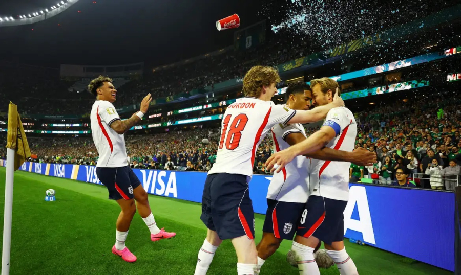 Com um a menos, Inglaterra derruba México no Azteca e segue na Copa