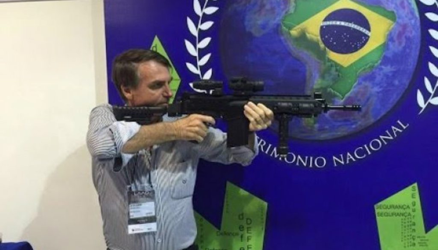 ARMA DE BOLSONARO É ACHADA NO RIO GRANDE SUL - arma  na posse de um empresário do setor bélico