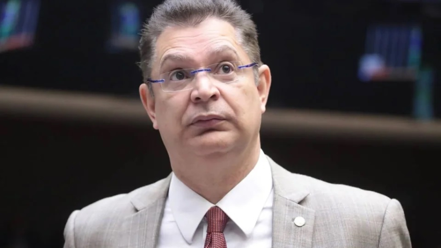Sóstenes e outros dois deputados do PL teriam atuado como “laranjas” de Valdemar em emendas sob suspeita