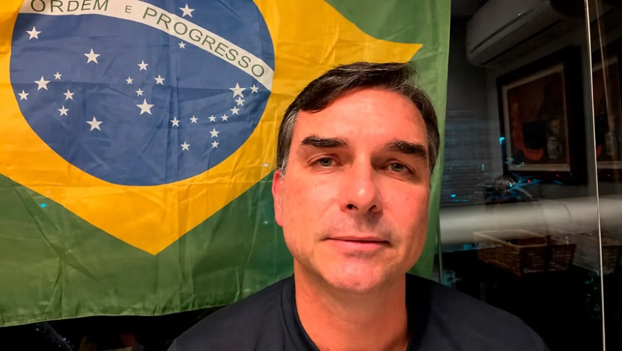 Flávio Bolsonaro perde 20 pontos na direita não bolsonarista, diz Quaest