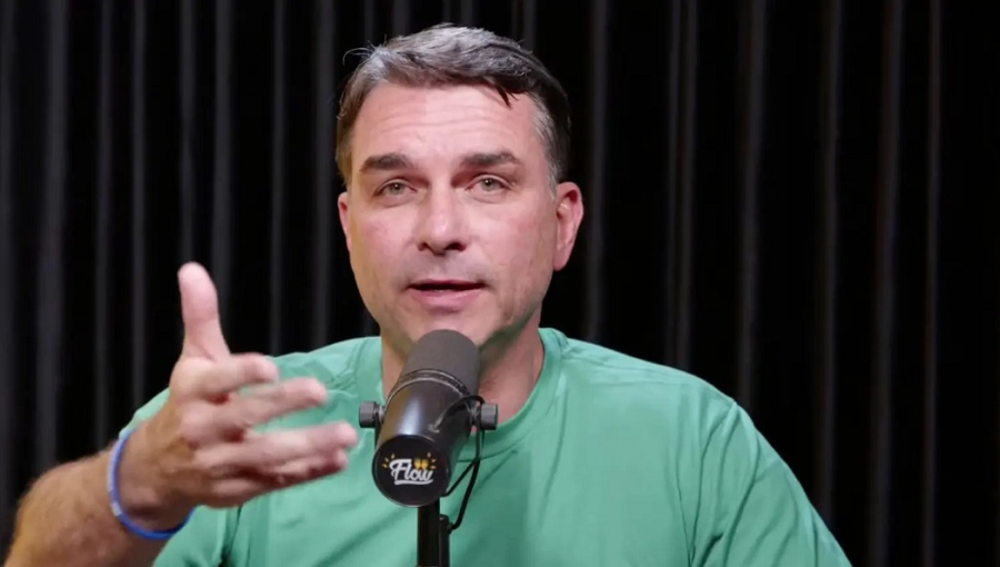 Merval diz, no Globo, que Flávio Bolsonaro não será páreo para Lula e propõe sua desistência