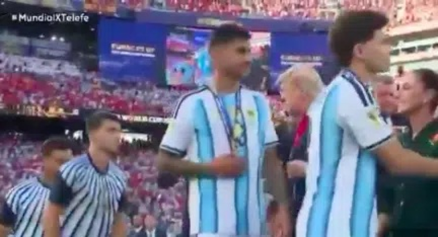 Romero, da Argentina, se recusa a cumprimentar Trump em premiação da Copa