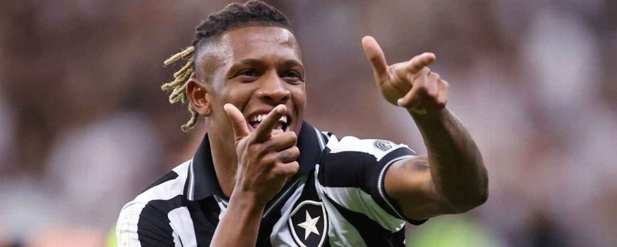 Palmeiras sobe oferta por Danilo e espera resposta do Botafogo