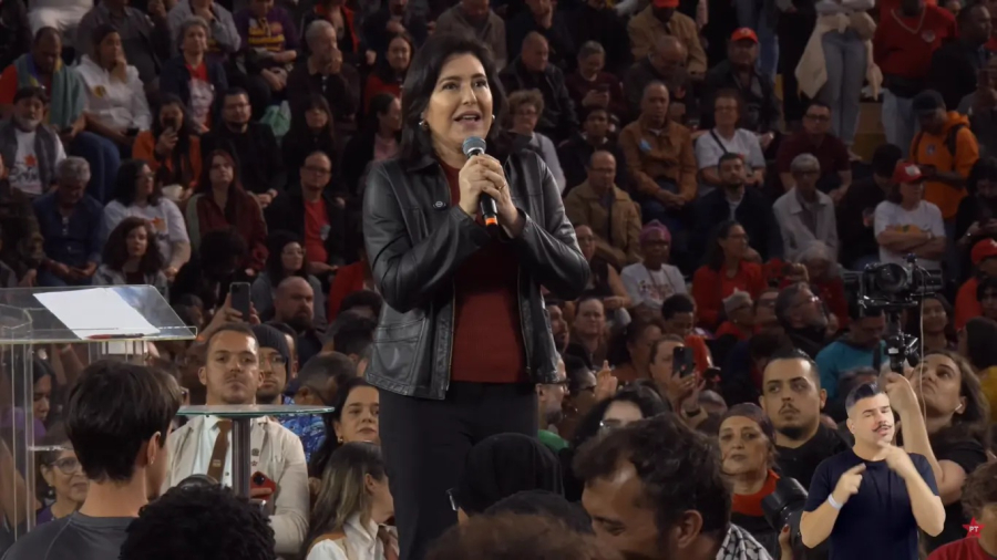 Simone Tebet chama Flávio Bolsonaro de “golpista de plantão”: “tal pai, tal filho”
