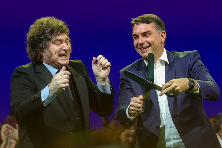 Postura de Milei vira munição para adversários eleitorais de Flávio