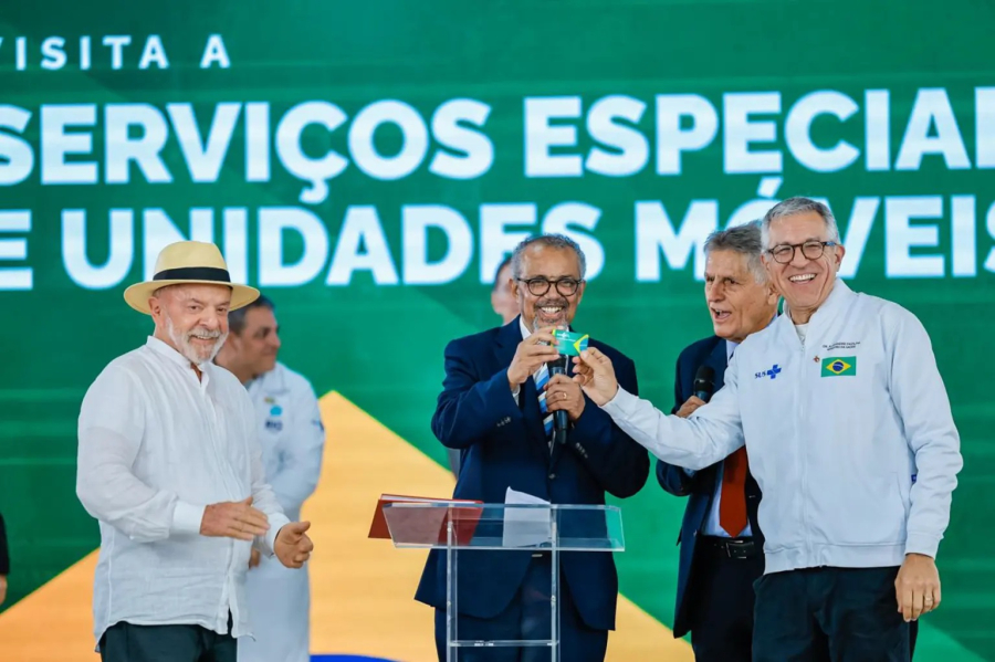 Diretor-geral da OMS se derrama em elogios ao SUS com Lula: “prova de que a saúde universal é possível”