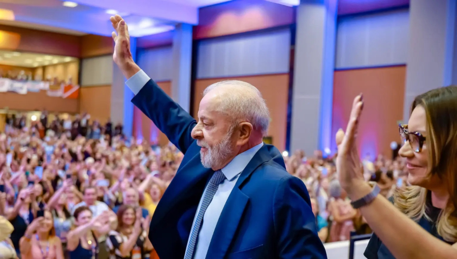 Lula sanciona leis de proteção às mulheres e cobra atuação conjunta dos Poderes