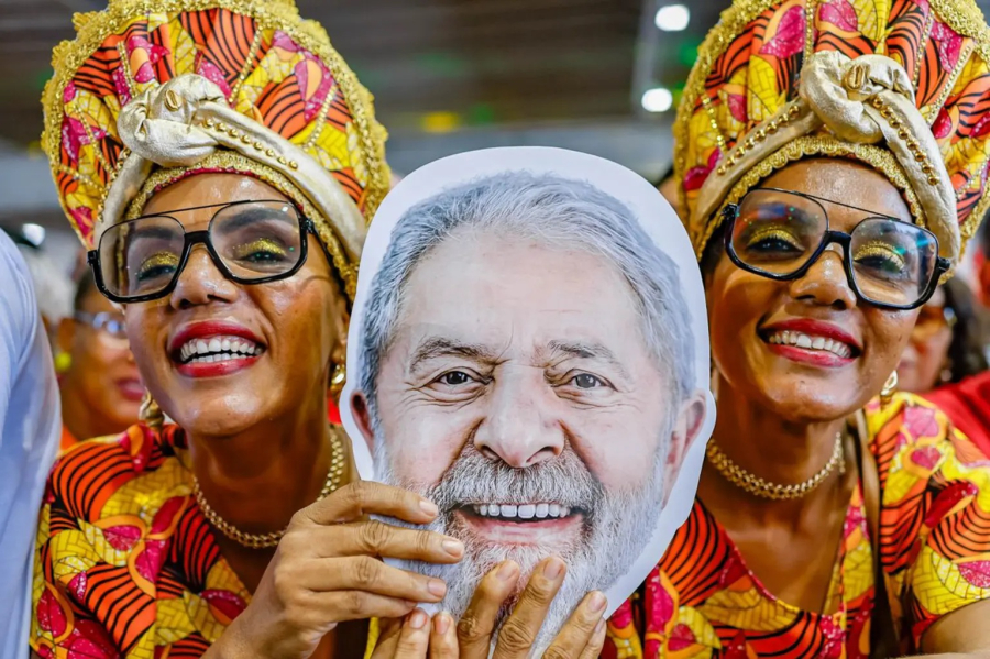 Lula chega à convenção como personagem central da luta contra o fascismo no Brasil e no mundo