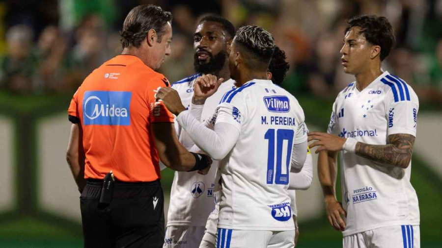 Cruzeiro tem gol anulado e fica no empate com a Chapecoense pela Copa do Brasil