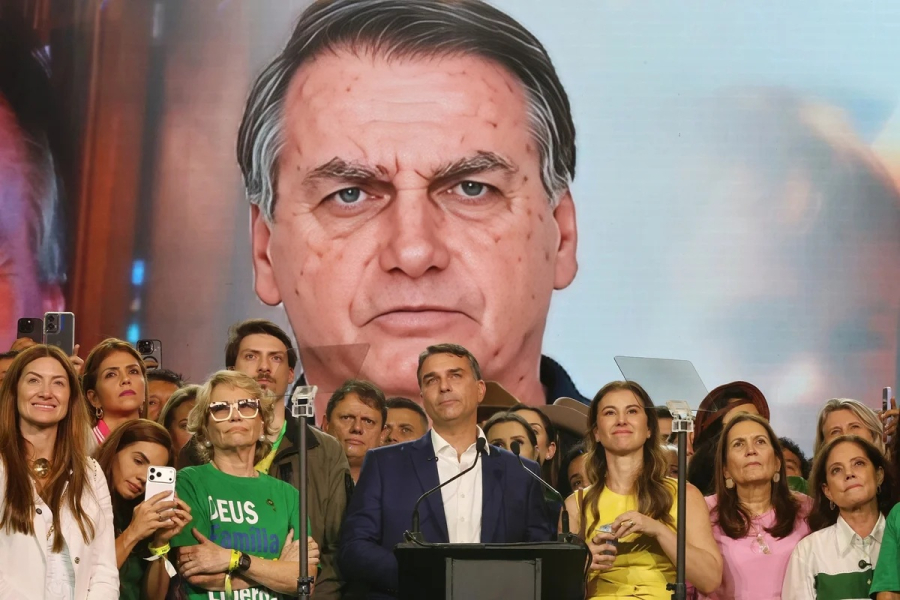 Centrão trava alianças e deixa Flávio Bolsonaro apenas com bolsonaristas