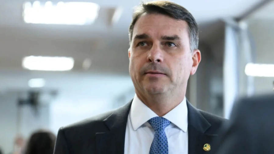 Sem alianças, Flávio corre contra o tempo por vice para a chapa