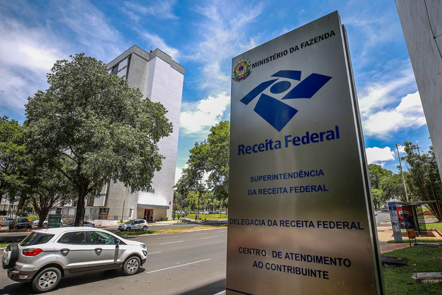 RECEITA FEDERAL DEVERÁ ABRIR INVESTIGAÇÃO CONTRA NIKOLAS FERREIRA