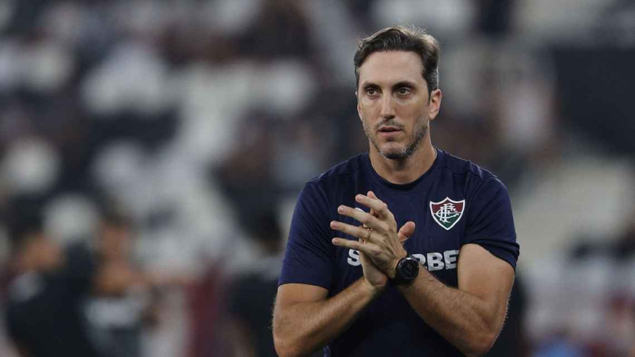 Zubeldia responde sobre protestos e pressão em má fase do Fluminense