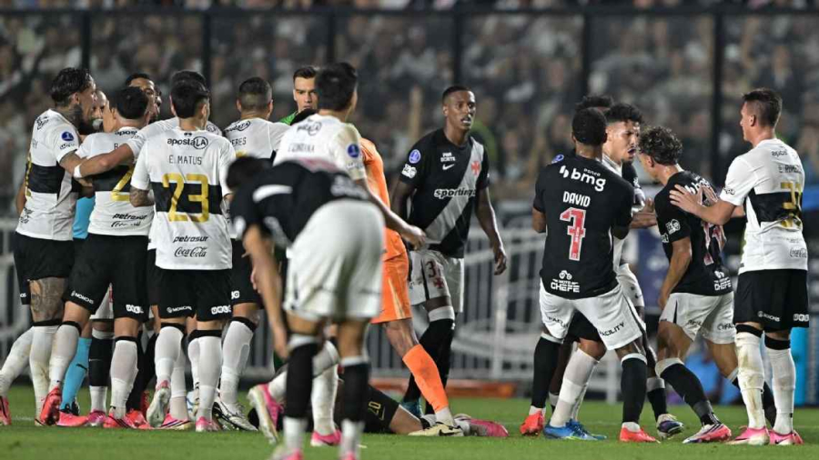 Vasco não fura defesa do Olimpia e fica no empate em São Januário