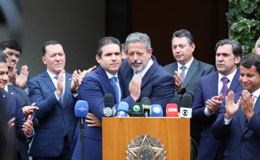 NA PRÁTICA, CENTRÃO SE ALINHA À REELEIÇÃO DE LULA