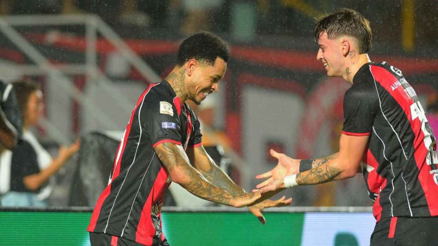 Em jogo com pênalti e gol anulado, Vitória supera Botafogo