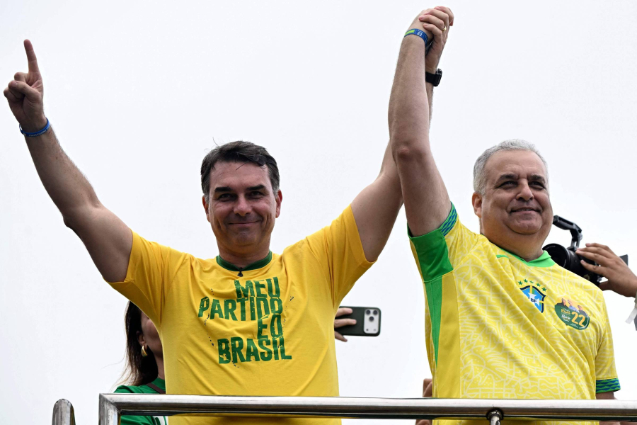COMÍCIO DE FLÁVIO EM COPACABANA DEMONSTRA FRACASSO DO BOLSONARISMO