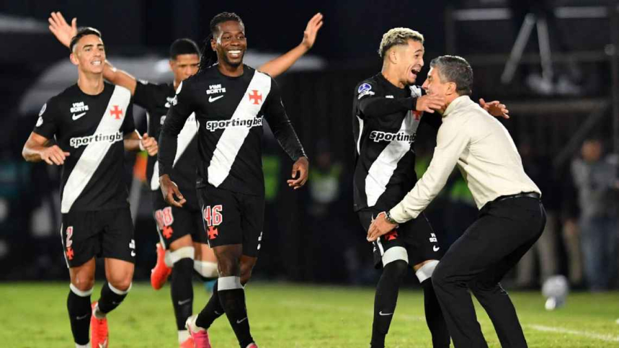 Vasco consegue virada 'épica' no Paraguai e goleia o Olimpia