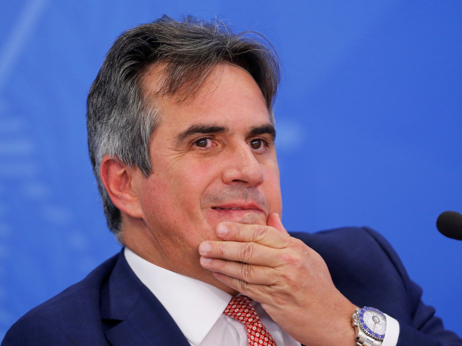 CAMPANHA DE CIRO NOGUEIRA NÃO TEM O NOME DE FLÁVIO BOLSONARO