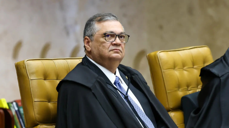 Dino autoriza PF a acessar dados de operação contra produtora de filme de Bolsonaro