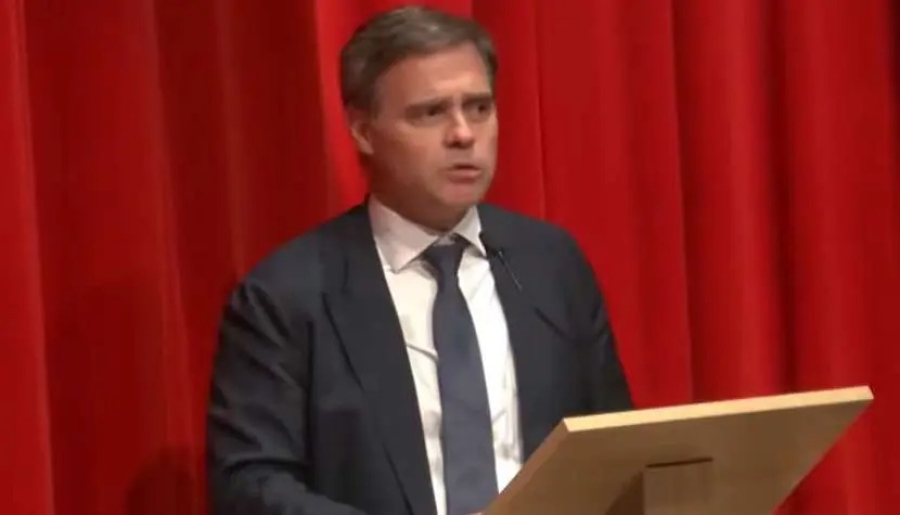 Mendonça diz que STF lhe trouxe “infelicidade” e que salário dá “condição média de vida”