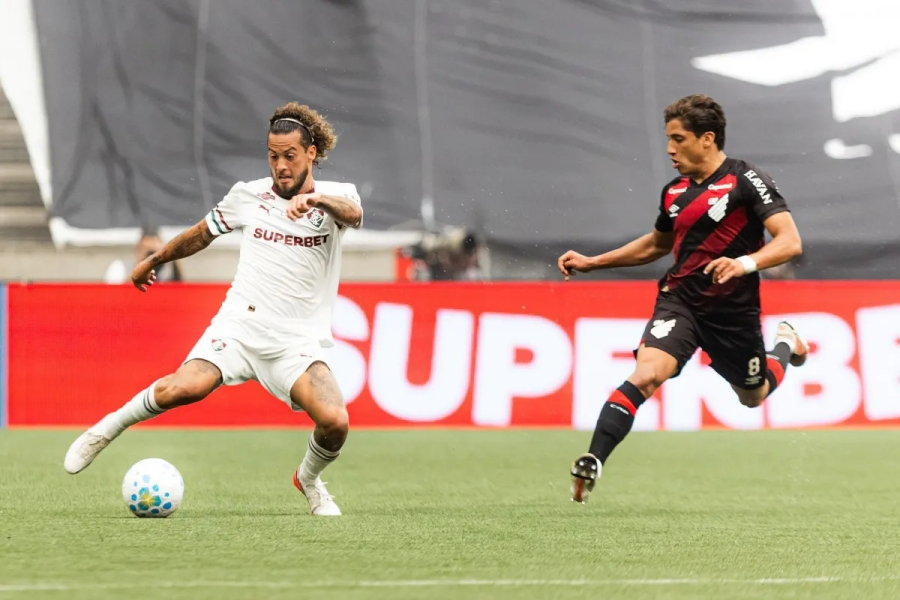 Athletico-PR e Fluminense empatam em jogo eletrizante de seis gols