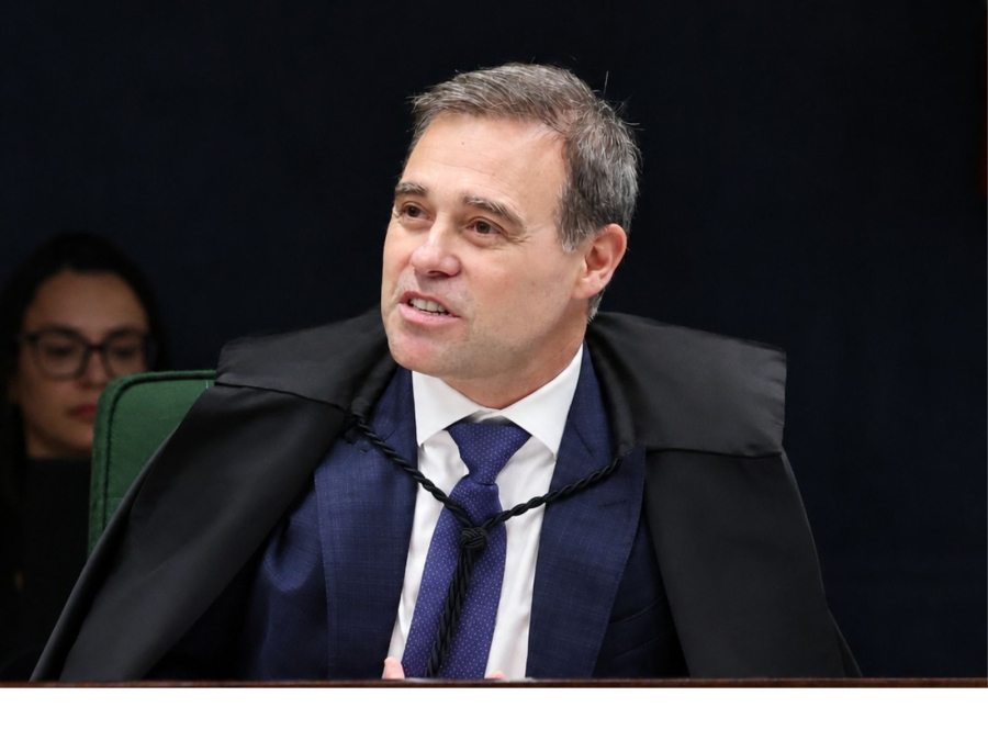 MENDONÇA NÃO COMPROVA QUE PAGOU TERNOS