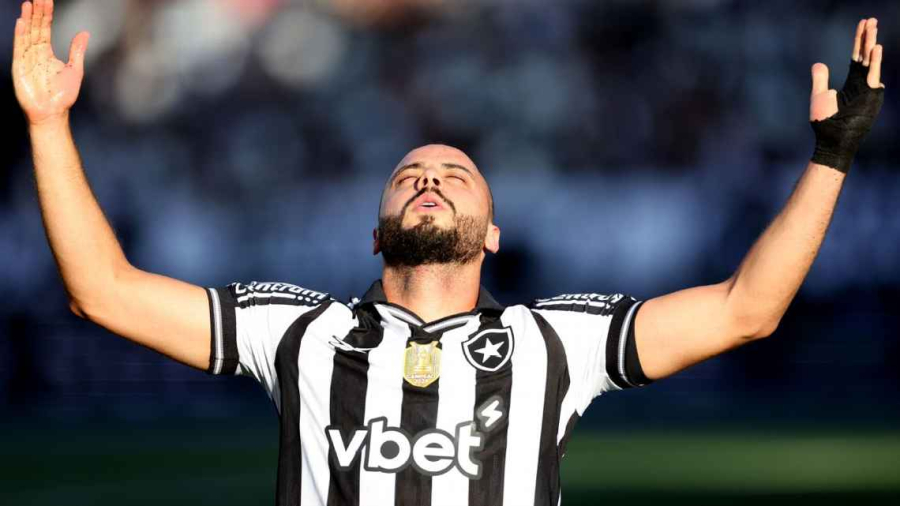 Botafogo recebe proposta de mais de R$ 40 milhões por Arthur Cabral