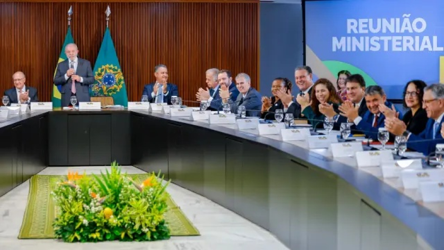 Ministros organizam força-tarefa para divulgar ações de Lula antes da eleição