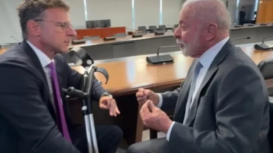 Em conversa com Edu Moreira, Lula manda recado a jovens de 16 a 20 anos