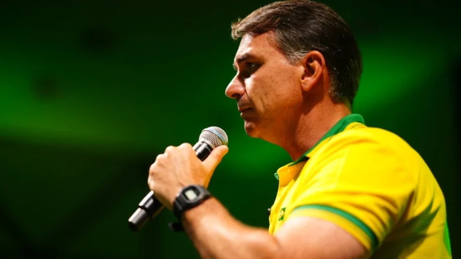 Flávio Bolsonaro vai insistir em votação da PEC das horas trabalhadas depois da eleição, diz líder do PL