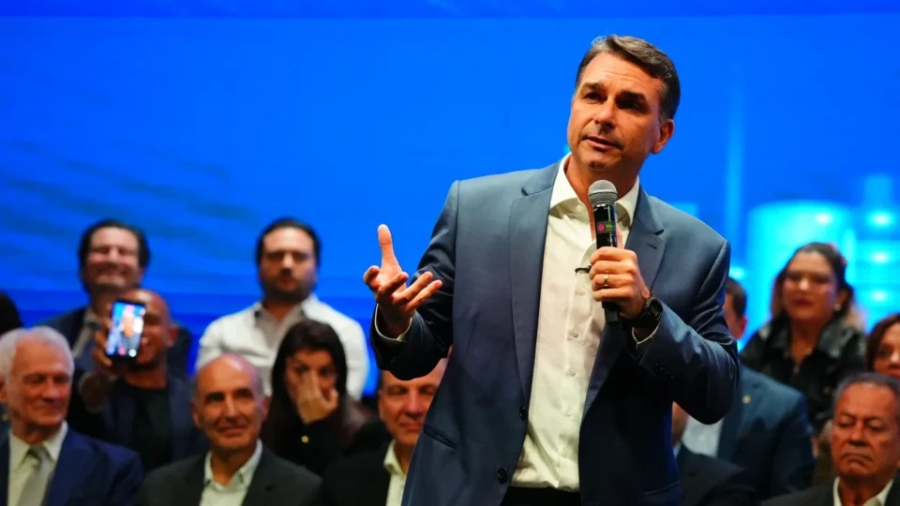 FLÁVIO QUER ELEVAR IDADE PARA APOSENTADORIA, DESVINCULAR DO SALÁRIO MÍNIMO E DIMINUIR BOLSA FAMÍLIA