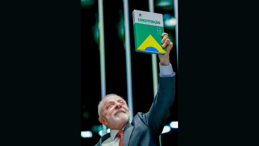 “Estamos dando um passo importante”, afirma Lula na promulgação do fim da escala 6×1