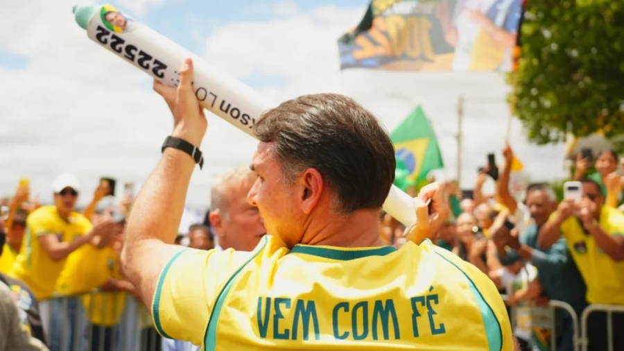 Flávio Bolsonaro defendeu milícias e atacou juízas que enfrentaram policiais criminosos no Rio