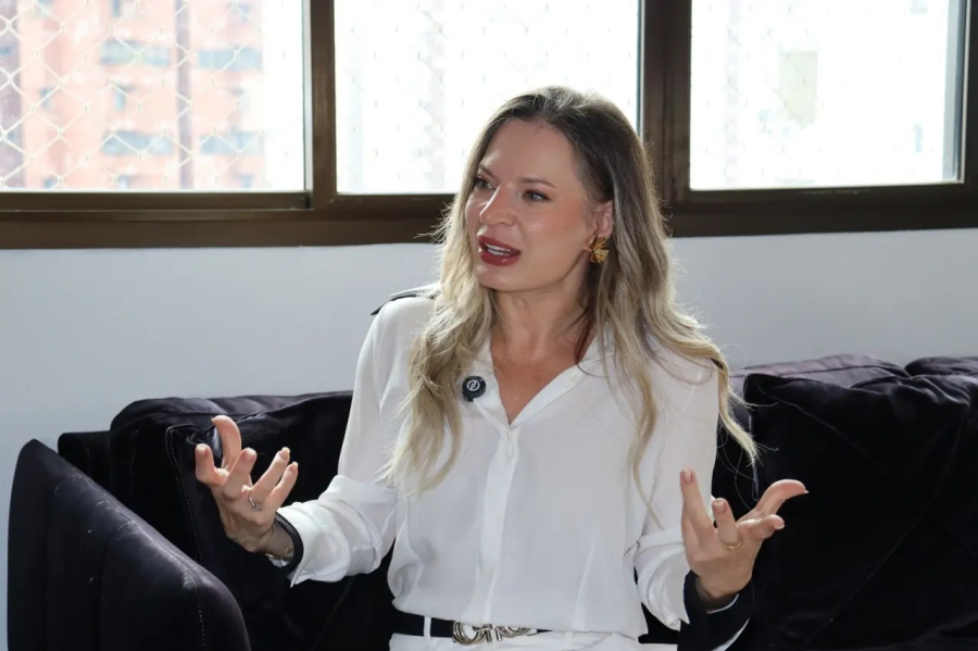 “Flávio Bolsonaro tem boca de tubarão para dinheiro e será preso mais cedo ou mais tarde”, diz Joice Hasselmann