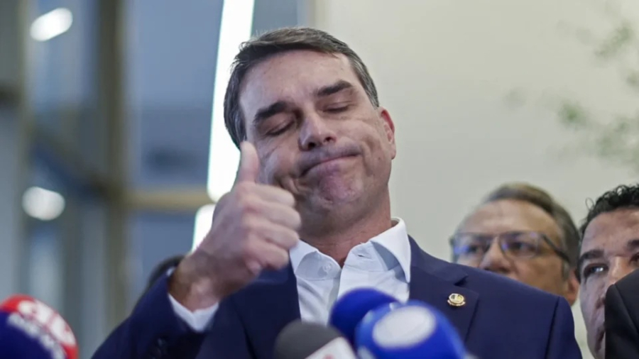 TSE dá 24 horas para Meta e X explicarem favorecimento a Flávio Bolsonaro contra Lula