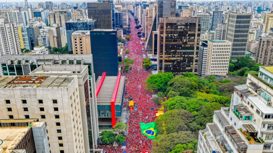 ATO DE LULA NA PAULISTA REUNIU APROXIMADAMENTE 2 MILHÕES DE PESSOAS